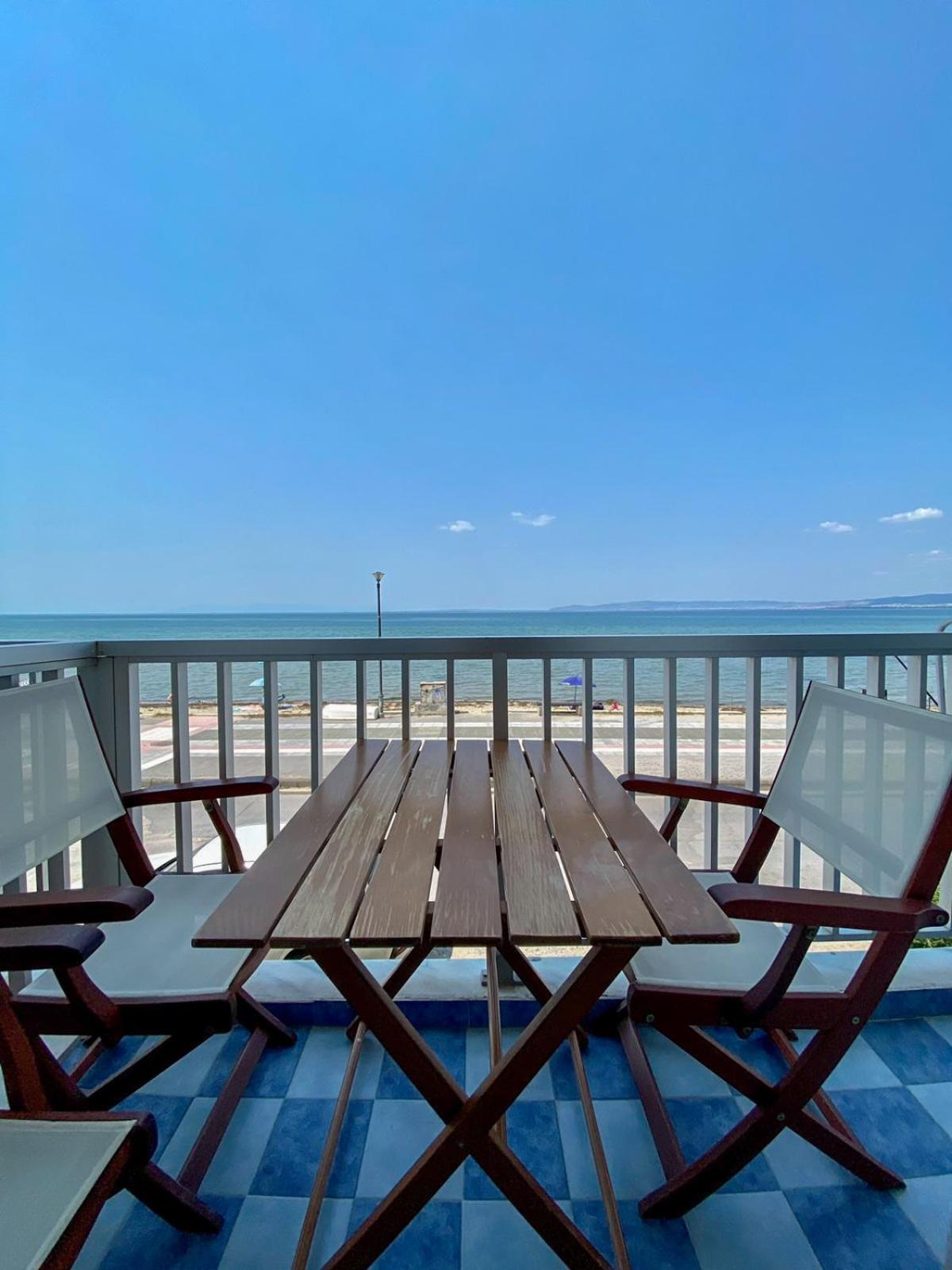 Korali Seaview Apartment, Perea *